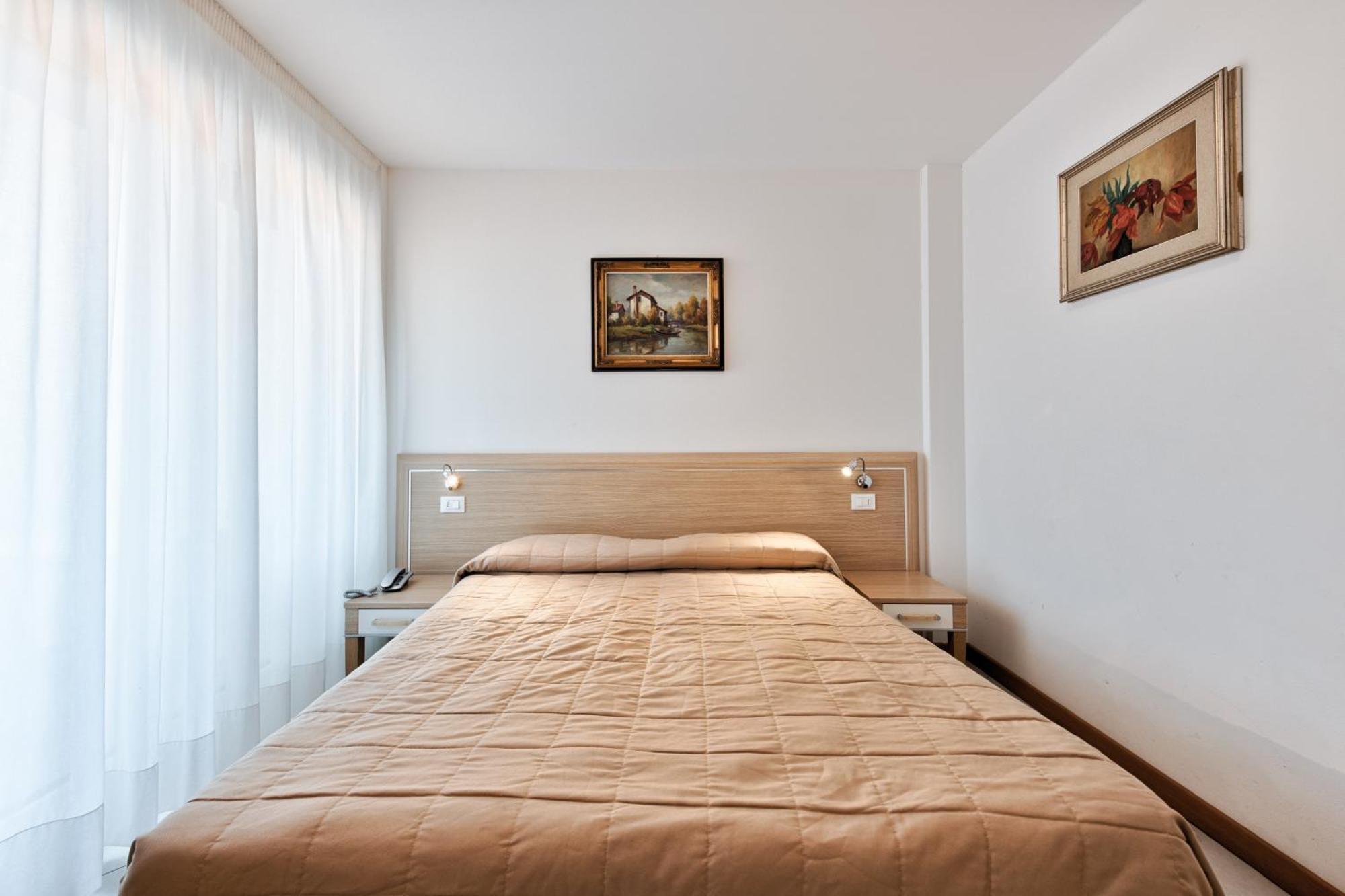 Hotel Meuble Zenith Линьяно-Саббьядоро Экстерьер фото