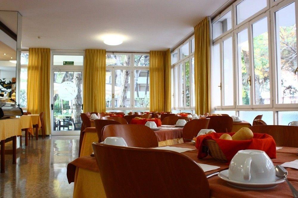 Hotel Meuble Zenith Линьяно-Саббьядоро Экстерьер фото