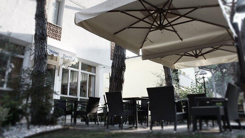 Hotel Meuble Zenith Линьяно-Саббьядоро Экстерьер фото
